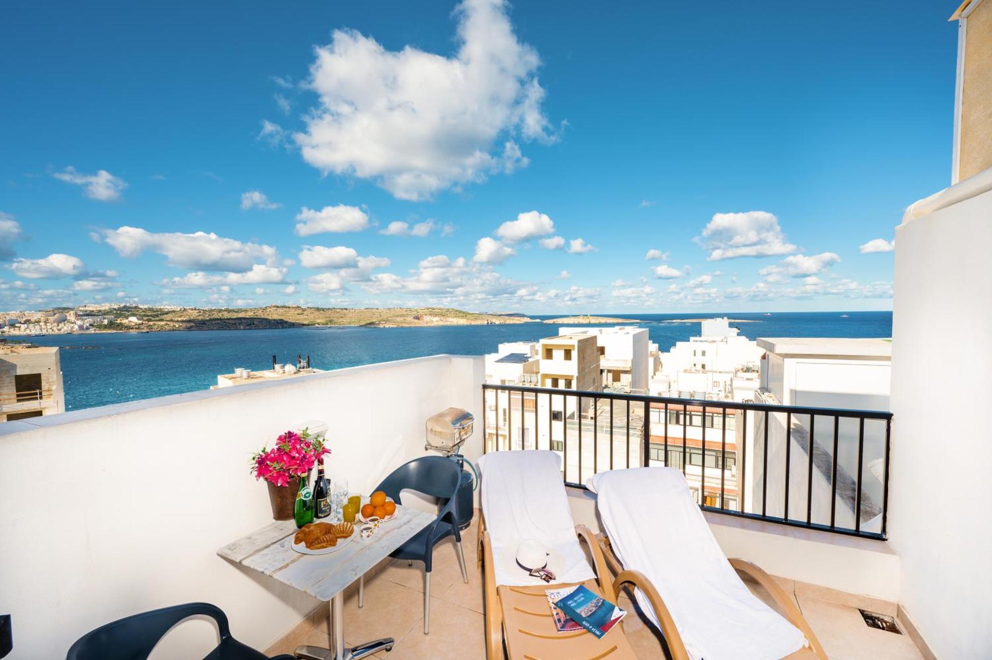 Penthouse With Seaview Terrace St. Paul's Bay